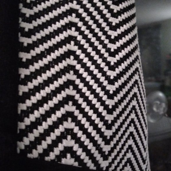 Patterned top - Picture 2 of 3